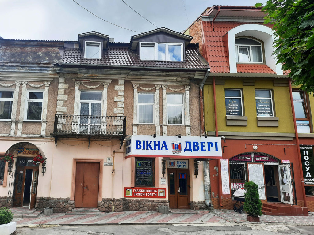 Салон вікна двері Максимум розташований за адресою м. Бережани, площа Ринок, 28, Тернопільська область