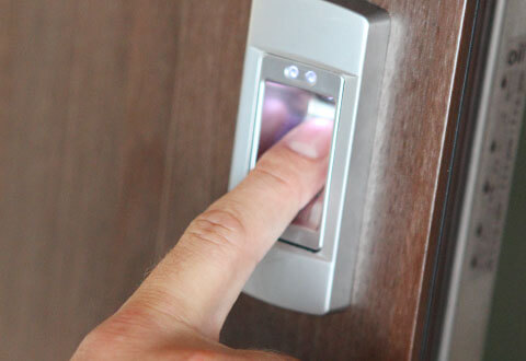 Інновації Максимум вікна двері та захисні ролети ворота